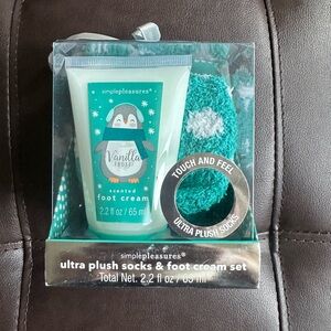 Ultra Plush Socks & Foot Cream Set